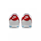 Zapatillas urbanas Nike Cortez color negro con detalles en blanco.