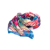 Pañuelo rectangular de tela fina con estampado abstracto en tonos azules, rosas, verdes y amarillos.