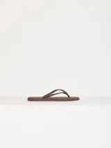 Ojotas playeras marrones con estampado de diseño JCH.