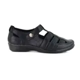 Zapato casual Korium Confort Lina color tostado, con diseño calado y cierre con botón.