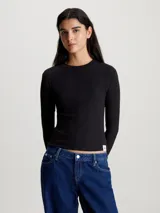 Remera negra de manga larga con cuello redondo y corte slim. Tejido de punto de canalé de algodón con elastano.