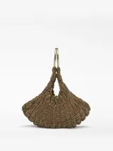 Bolso de mano tipo cóctel con diseño en forma de abanico, confeccionado con abalorios y pedrería tejidos en tricot de color gris metálico. Presenta un compartimento principal con cierre de cremallera y magnético, y un asa de mano metálica circular con logo grabado.