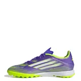 Championes de fútbol 5 Adidas F50 League TF unisex, color violeta con detalles en amarillo y blanco. Diseñados para césped sintético, con capellada Fiberskin, diseño Sprintgrid, lengüeta elástica, entresuela EVA y suela Sprintplate 360.