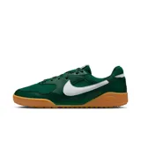 Championes Nike Terra Manta color verde con detalles en blanco y suela color caramelo.