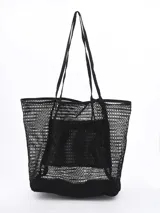 Bolso tipo tote de red color negro, con asas de hombro y bolsillo interno.