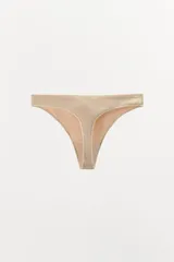 Tanga negra de tiro medio con cintura elástica.