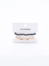 Set de tres pulseras elásticas: una de cuentas facetadas azul marino con detalles dorados, una de cuentas pequeñas blancas y doradas, y una de cadena dorada con eslabones ovalados.