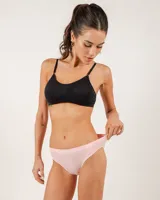 Bombacha bikini tiro alto color borgoña, de microfibra sin costuras y laterales anchos.