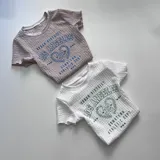Remera corta blanca con estampado de la ciudad de Los Ángeles en color verde.