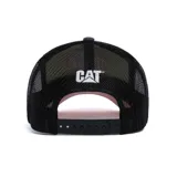 Gorro trucker gris con visera rosa y logo de Caterpillar bordado en rosa.