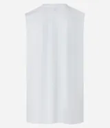 Musculosa blanca de algodón con cuello redondo y corte clásico.