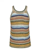 Remera sin mangas tejida al crochet con hilo de algodón orgánico a rayas horizontales de diferentes colores.