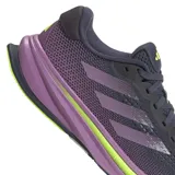 Championes de running Adidas Supernova Rise, color gris oscuro con detalles en violeta y amarillo.