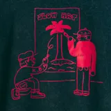 Remera oversize negra con efecto gastado y estampa frontal con el texto 'Kaboa Gallery' en rojo.