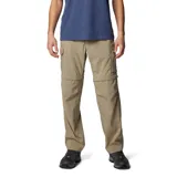 Pantalón largo convertible en short, color caqui, de corte recto y tiro medio. Cuenta con bolsillos laterales con cierre, bolsillos cargo con velcro y cintura parcialmente elástica con cinturón removible.