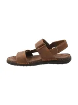 Sandalias marrones de cuero con tiras ajustables con velcro y suela de goma.