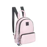 Mochila de nylon color celeste claro con cierres metálicos y parche cuadrado con logo en el frente.