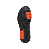 Championes de trekking Adidas Terrex Anylander Mid, color beige con detalles en negro y naranja. Diseño de media caña con suela de goma y tecnología Traxion para mayor agarre.
