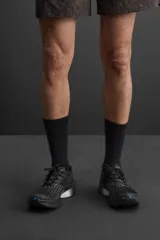 Zapatilla deportiva para correr largas distancias Zara Athleticz. Parte superior de tejido de punto transpirable, suela de TPE-A con placa de carbono interna y plantilla OrthoLite® extraíble.