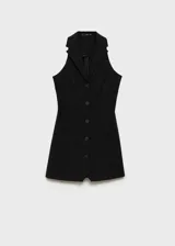 Minivestido negro sin mangas con cuello con solapas y cierre frontal con botones.