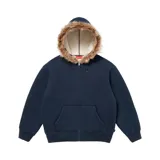 Campera con capucha Supreme, color azul marino, con cierre frontal y bolsillos tipo canguro. Capucha forrada en piel sintética color beige.