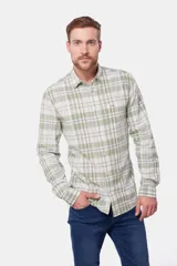 Camisa de manga larga con estampado a cuadros en tonos verde y blanco.