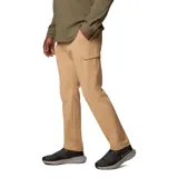 Pantalón de senderismo negro, de corte recto, con múltiples bolsillos con cierre de velcro y cremallera. Cuenta con presilla utilitaria en la cintura y cordón ajustable.