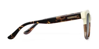 Lentes de sol cuadrados con armazón bicolor: parte superior color crema y parte inferior con estampado carey. Lentes polarizados negros con protección UV400.