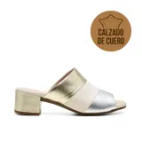 Sandalia mule de cuero con taco bloque, color dorado, blanco y plateado.