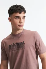 Remera azul marino de algodón con cuello redondo y logo estampado en el pecho.