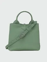 Bolso de hombro Longchamp modelo Le Roseau S, color verde menta, con cierre metálico tipo palanca y asas cortas de cuero. El bolso tiene una forma estructurada y elegante.
