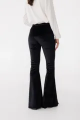 Pantalón Oxford de terciopelo color camel.