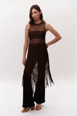 Sandalias con taco de madera, tira delantera y tobillera con estampado animal print.