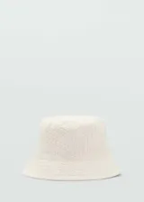 Gorro tipo bucket color crudo, tejido con textura en 100% algodón.