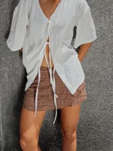 Mini falda marrón de encaje con volados y short interno.