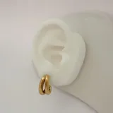 Aros de acero quirúrgico hipoalergénico con baño de oro de 18k, diseño de doble aro.