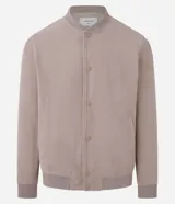 Campera bomber marrón de terciopelo pana con cuello redondo, cierre con botones a presión, bolsillos laterales, puños y cintura elastizados.