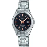 Reloj Casio de pulsera para mujer, con caja y correa de acero inoxidable plateado, esfera negra con agujas y marcadores de hora en color oro rosa, y ventana de fecha a las 3. Resistente al agua hasta 50 metros.