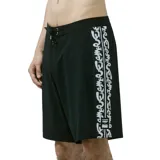 Boardshort negro de largo medio (19 pulgadas) con cordón ajustable en la cintura y estampado vertical en blanco con tipografía cursiva en el lateral izquierdo.