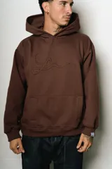 Canguro marrón con capucha, corte oversize y logo bordado en el pecho.