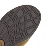 Zapatillas Adidas Adimatic color marrón claro con detalles en marrón oscuro. Capellada de gamuza con las tres tiras clásicas en cuero sintético. Suela de goma con diseño de dientes de tiburón.
