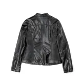 Campera negra de cuero sintético con cuello redondo, cierre frontal y bolsillos laterales con cierre.