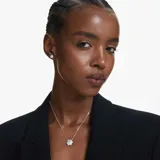 Conjunto Swarovski Idyllia con colgante y aros con forma de copo de nieve, con cristales blancos engarzados en baño de rodio.