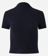 Remera marrón de ribana con cuello alto y mangas cortas.