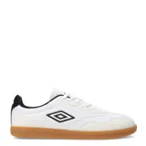 Championes urbanos Umbro color blanco con detalles en negro y suela marrón.