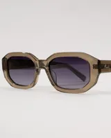 Anteojos de sol con armazón geométrico de acetato premium color verde translúcido y cristales polarizados con filtro UV 400.