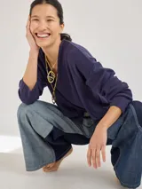 Buzo color crema de tejido de punto, con escote en V y mangas 3/4.