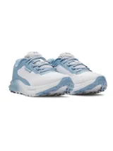 Championes Under Armour Charged Bandit Trail 3 para mujer, diseñados para trail running. Color verde con detalles en blanco y naranja.