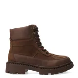 Botas de caña media para mujer, modelo Ziva de Miss Carol. Confeccionadas en material sintético color marrón con acabado tipo gamuza y detalles en cuero sintético liso. Cuentan con cordones bicolores, ojales metálicos, cuello acolchado y una suela de goma track robusta.