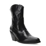 Bota tejana de cuero negra con tacón bajo y diseño sutil en la parte frontal.